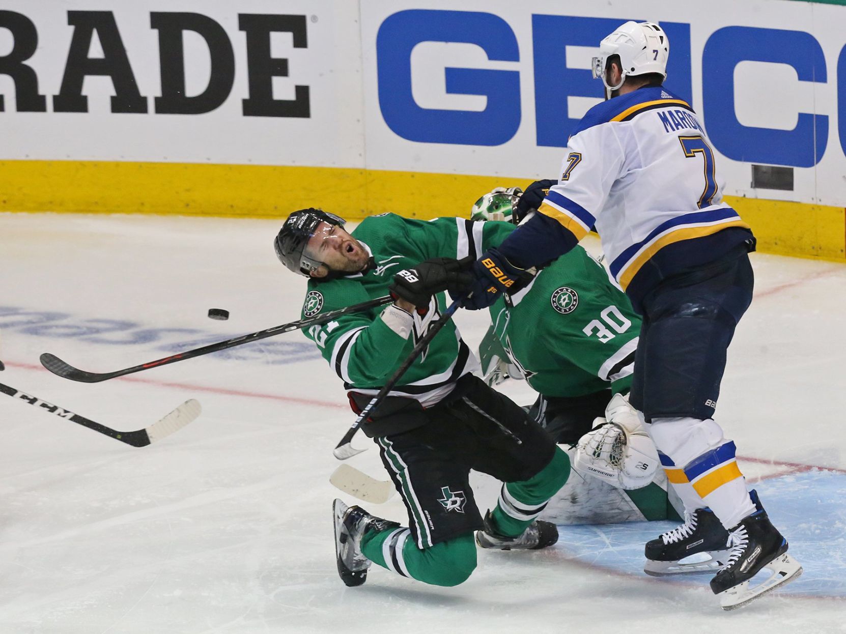 Blues and Stars skate in Game 3 of their playoff
